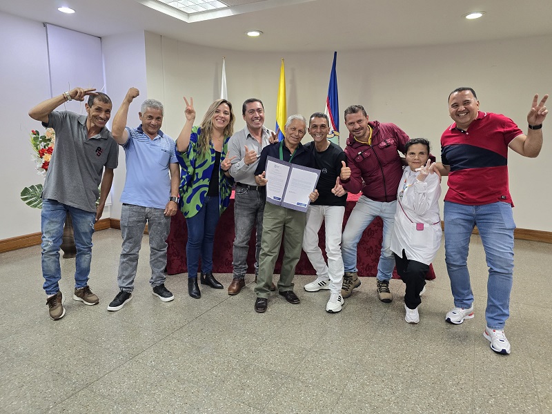 Las directivas de la UCM, en nombre de toda la comunidad universitaria y sus compañeros de la unidad de planta física, le rindieron un sentido homenaje al oficial de mantenimiento, Raúl Ríos Orozco, por sus 14 años de labores y que entró en su periodo de jubilación.