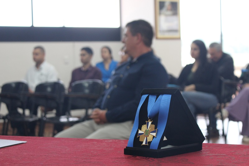 El profesor UCM, Mario Enrique Montoya, de la Facultad de Ingeniería y Arquitectura, fue homenajeado por la comunidad universitaria por su feliz y sentido retiro al cumplir el tiempo para su jubilación