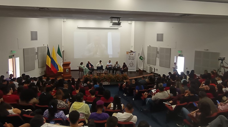 El director de investigaciones y posgrados de la UCM, Eduado Corpas, participó en el encuentro de la Red Regional de Semilleros de Investigación RREDSI