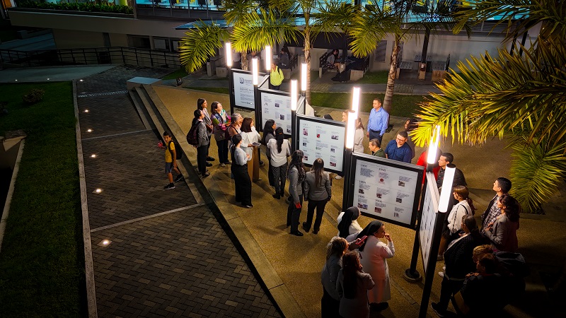 Se inauguró la exposición fotográfica: 70 años de la Universidad Católica de Manizales, recorrido visual sobre la historia de la UCM