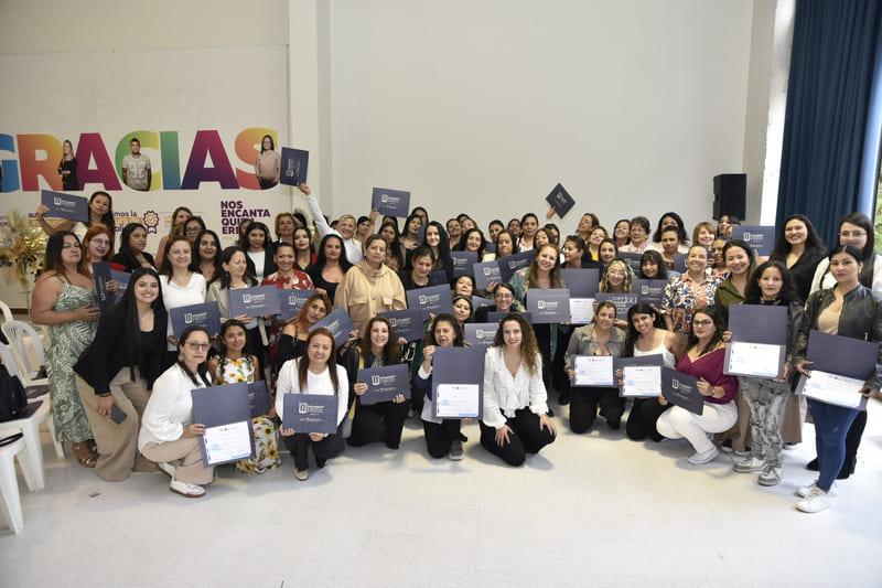 ucm-certifico-154-mujeres-para-vincularse-al-sector-confeccion3.jpg