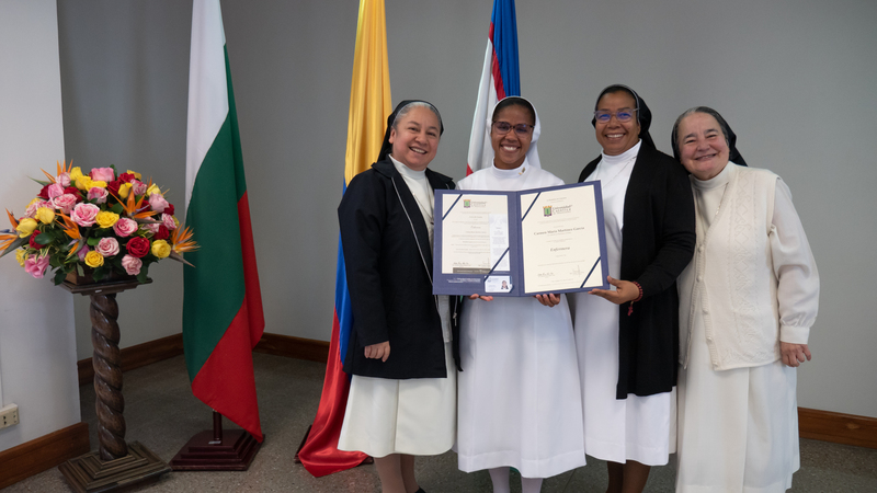 hermana-de-la-congregacion-recibio-su-titulo-como-enfermera-ucm1.jpg