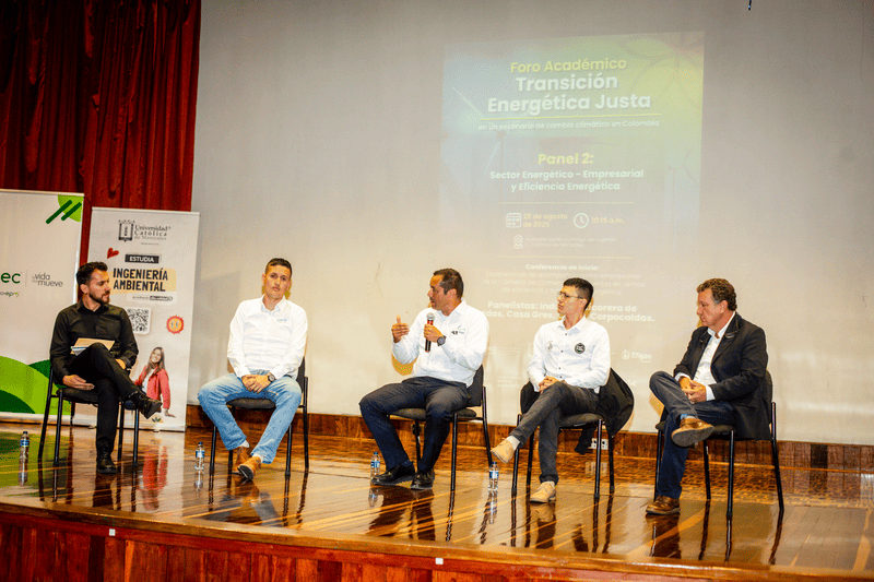 ucm-panel-foro.png